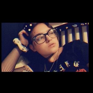 Meet your Posher, Monique